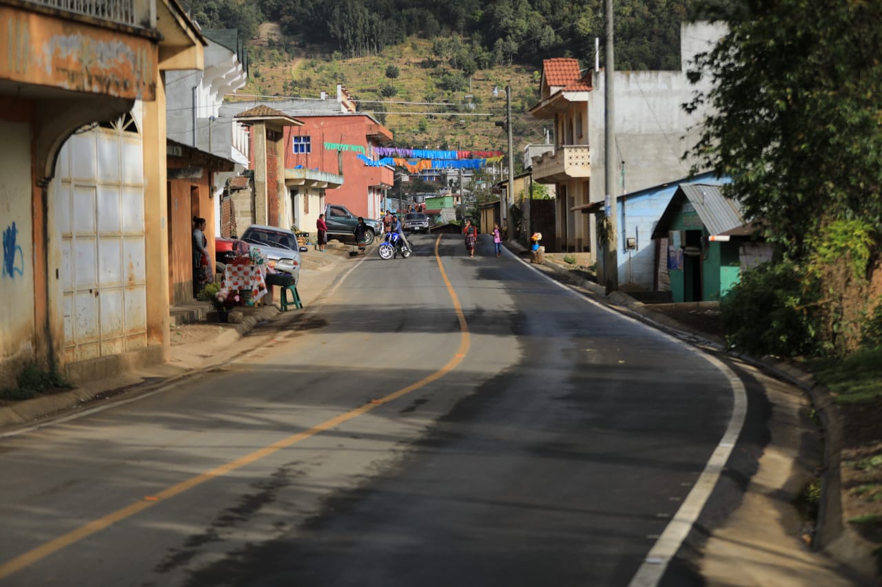 La nueva carretera en San Juan Ostuncalco ayuda al transporte de cultivos