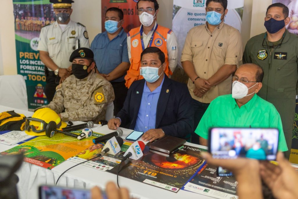 Coordinan acciones para enfrentar temporada de incendios forestales en Petén