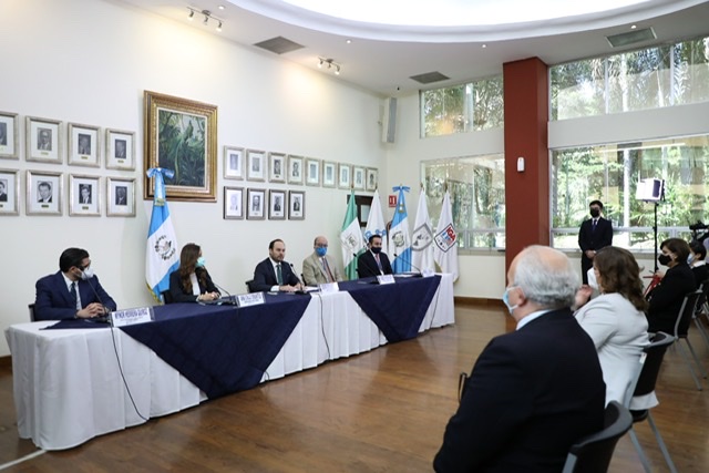 Canciller Pedro Brolo suscribe convenio para la profesionalización de los servidores públicos