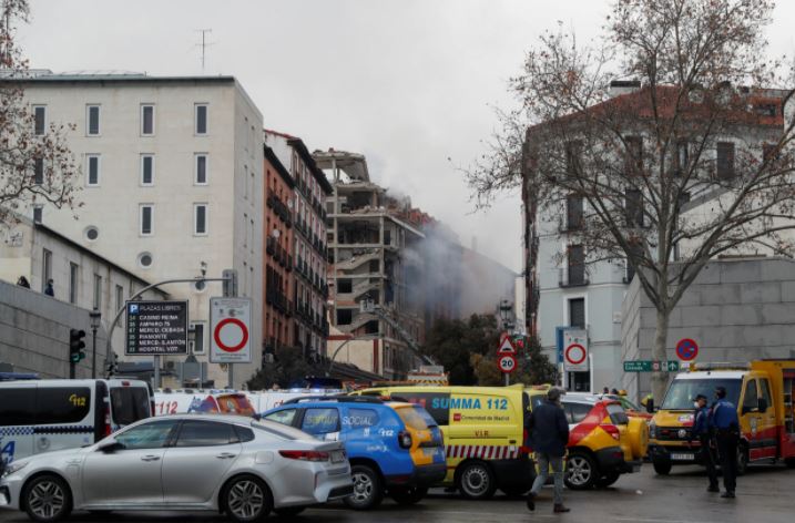 edificio con humo en Madrid