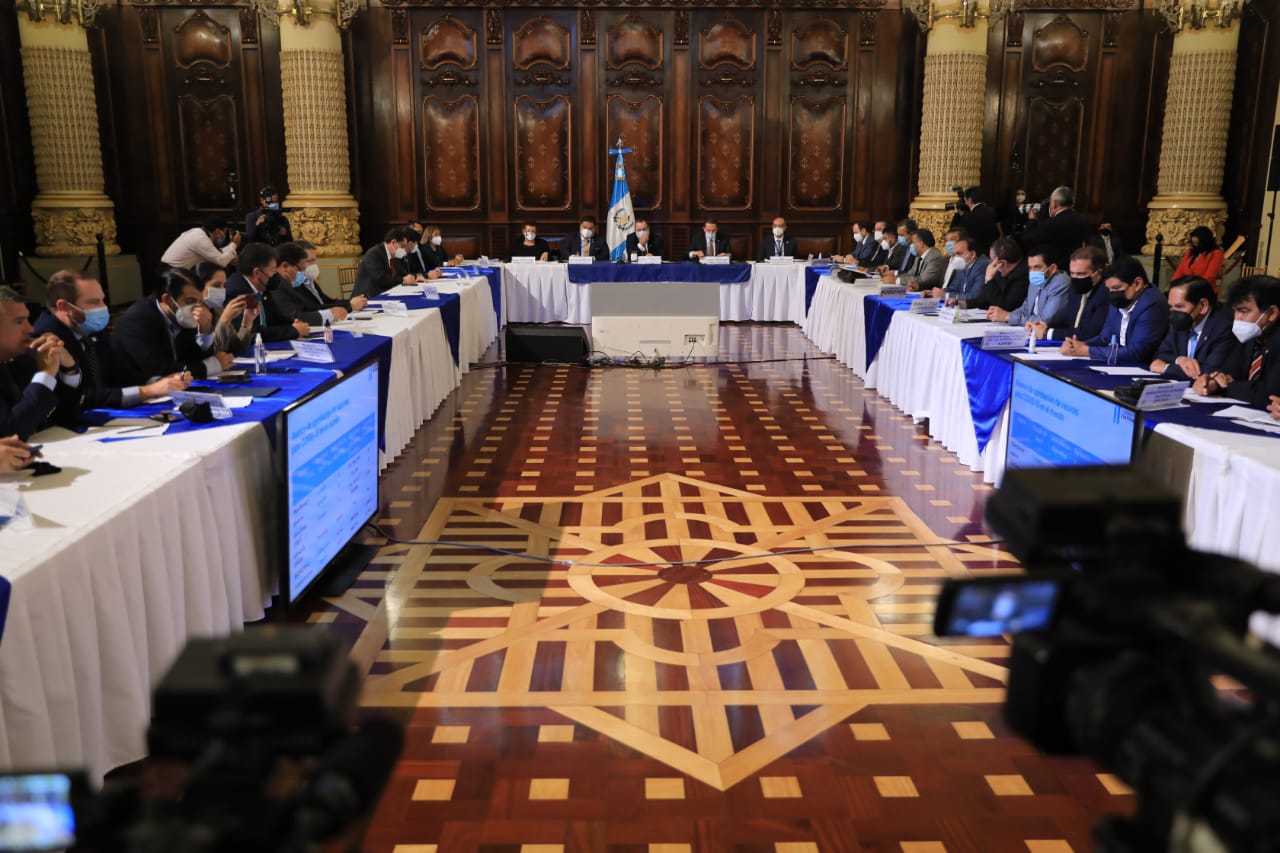 Gobierno expone ante jefes de bloque del Congreso iniciativa para compra de vacunas COVID-19