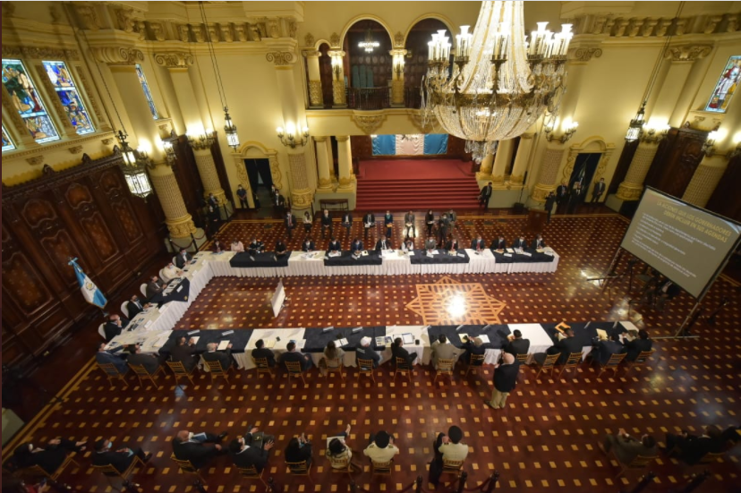 Presidente revisa índice de desempeño de los 22 gobernadores del país