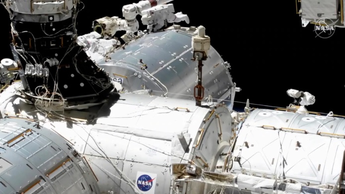 NASA transmite en directo la caminata espacial realizada por dos astronautas