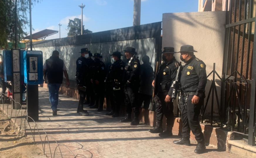 PNC desarrolla operativo en Centro de Emisión de Pasaportes ante denuncias de usuarios