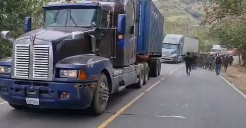 Comercio nacional afectado por cierre del paso vehicular en Vado Hondo