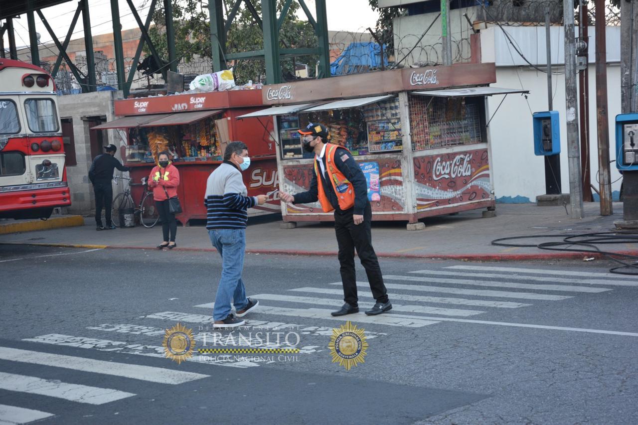 Peatón Seguro, la campaña que insta a usar los pasos de cebra y pasarelas