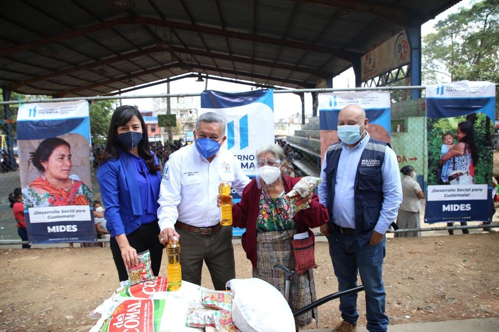 Mides entrega alimentos a población./Foto: Mides.