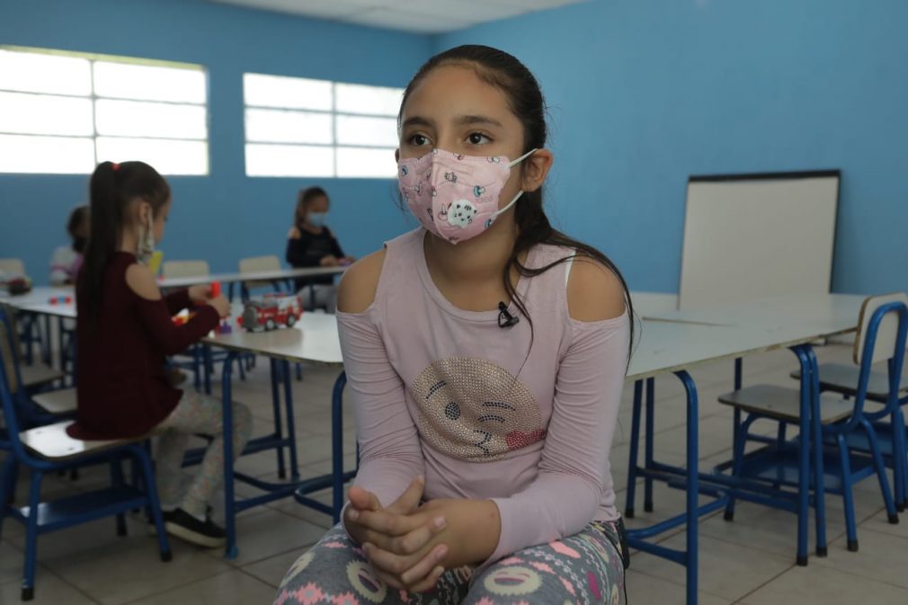 “Estoy entusiasmada por regresar a la escuela nuevamente”, afirma Allison, estudiante de primaria