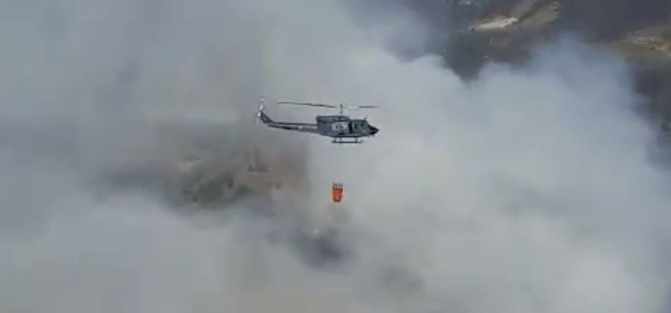 Apoyan vía aérea para apagar incendio en vertedero de la ruta al Pacífico