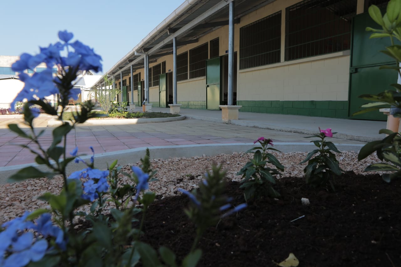 Estudiantes de educación básica en Petén tienen nuevo edificio escolar