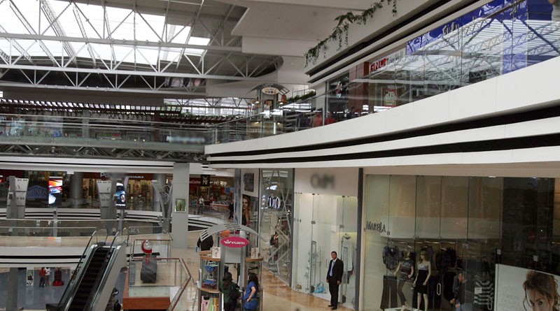 Centros comerciales, tiendas y supermercados vuelven a funcionar en horarios regulares