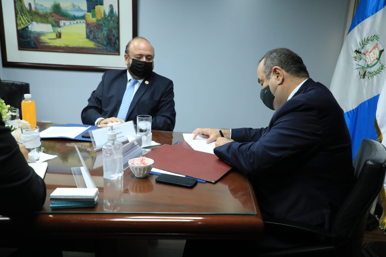 Presidente Alejandro Giammattei conoce proyectos 2021 del Ministerio de Economía