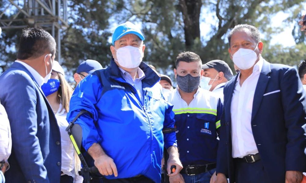 Arrancan trabajos de remozamiento en tramo carretero de Quiché