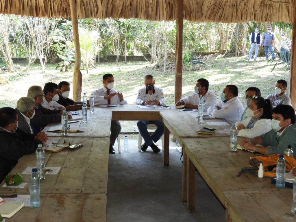 Autoridades del MARN reunión en Petén