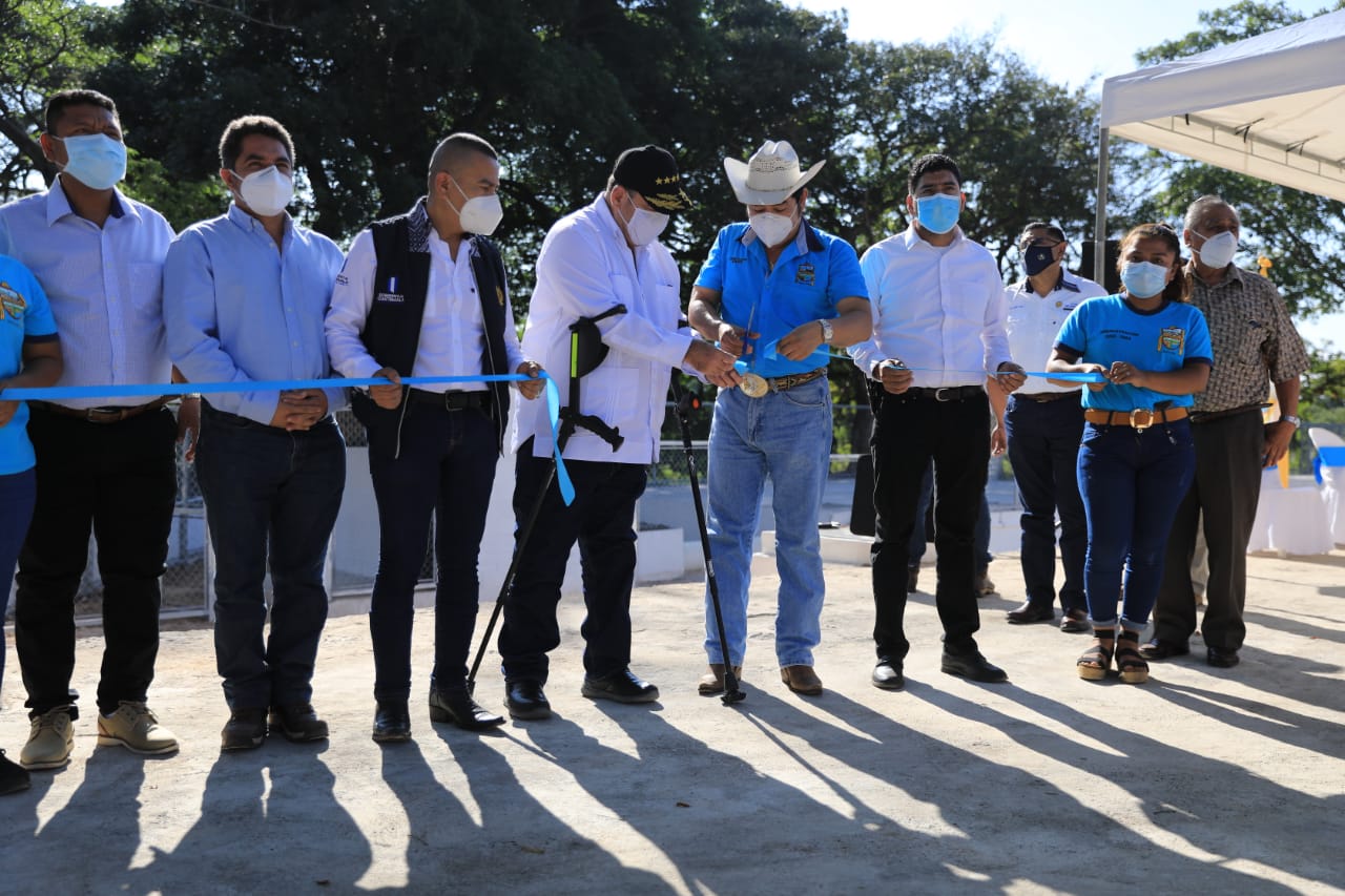Presidente inaugura planta de tratamiento de agua en Guazacapán, Santa Rosa
