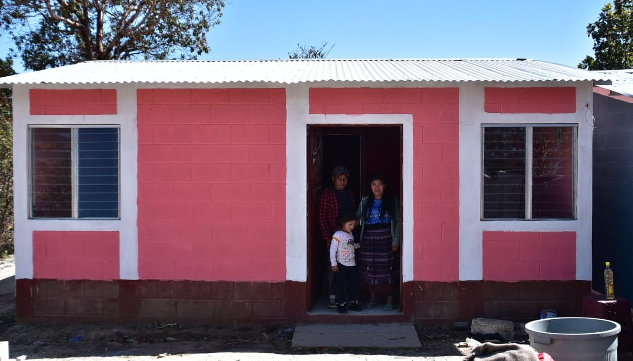 La esperanza llega a la familia Tzoc Menchú con su nuevo hogar