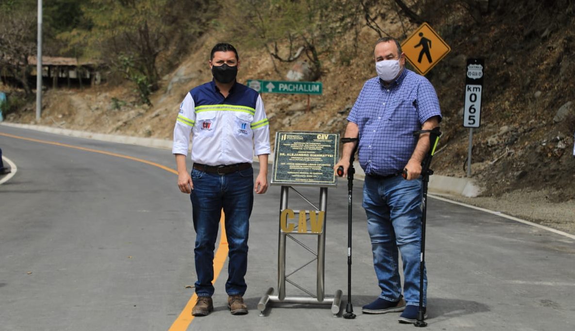 Optimizan carretera que conecta a San Martín Jilotepeque y Pachalum