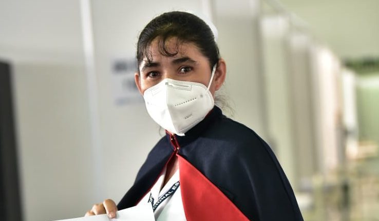 Enfermera&nbsp;es la primera persona en recibir la vacuna contra el COVID-19 en Guatemala