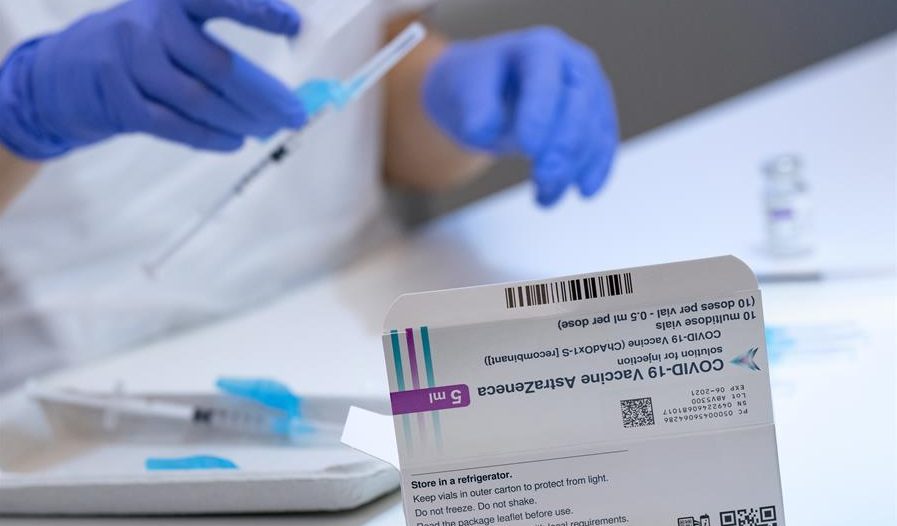 Bruselas trabaja para lograr un “número suficiente” de vacunas de AstraZeneca