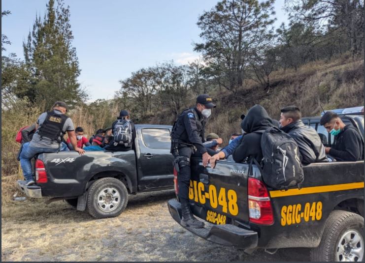 Rescatan a 16 menores que viajaban a Estados Unidos sin acompañamiento