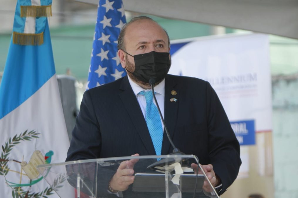 Tecnificación de jóvenes promueve el emprendimiento en Guatemala, afirma ministro de Economía