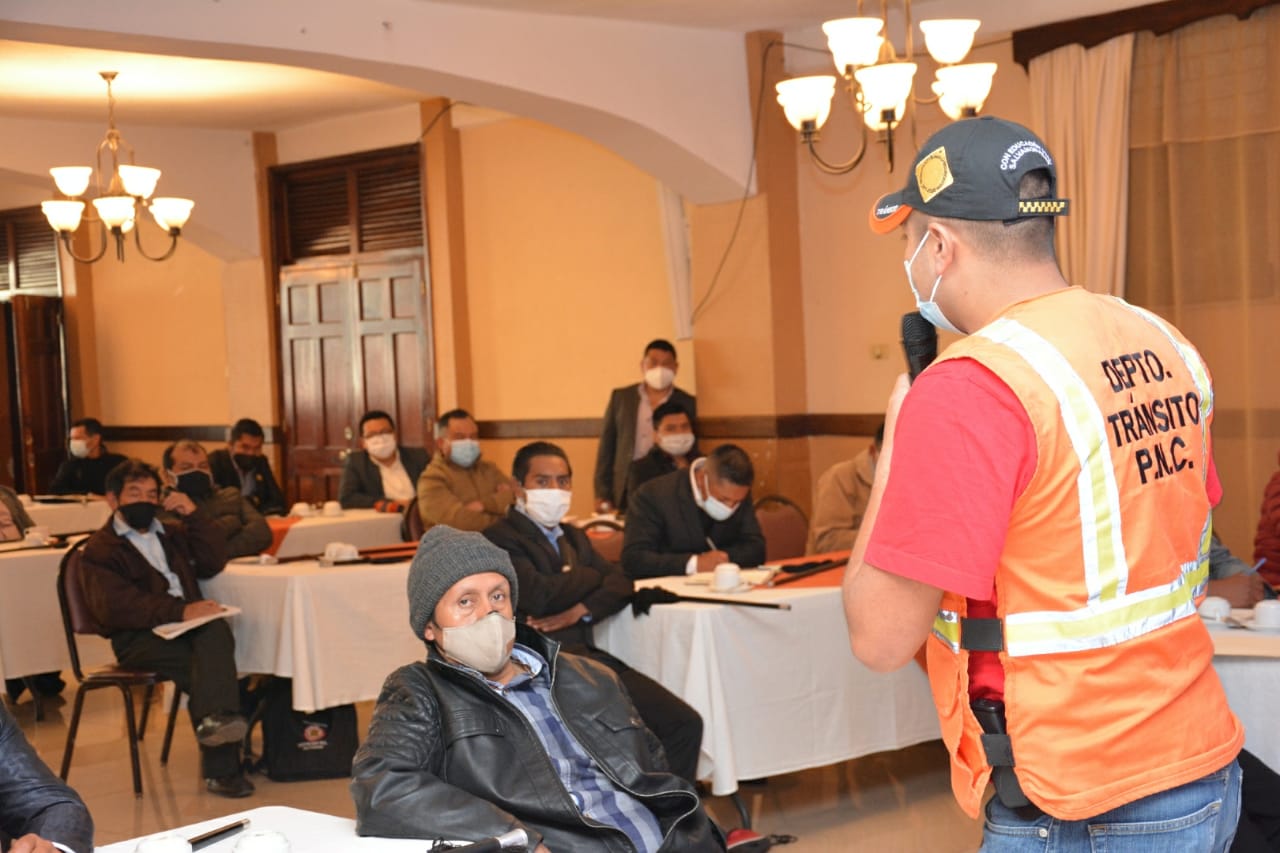 Capacitan a alcaldes comunitarios sobre educación vial