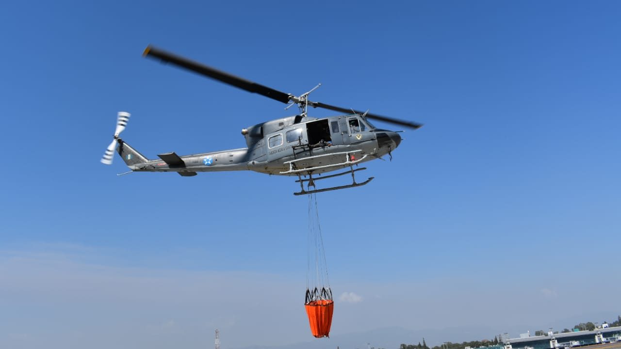 Helicóptero contribuyen con el sofocamiento de incendios./Foto: Ministerio de la Defensa Nacional.