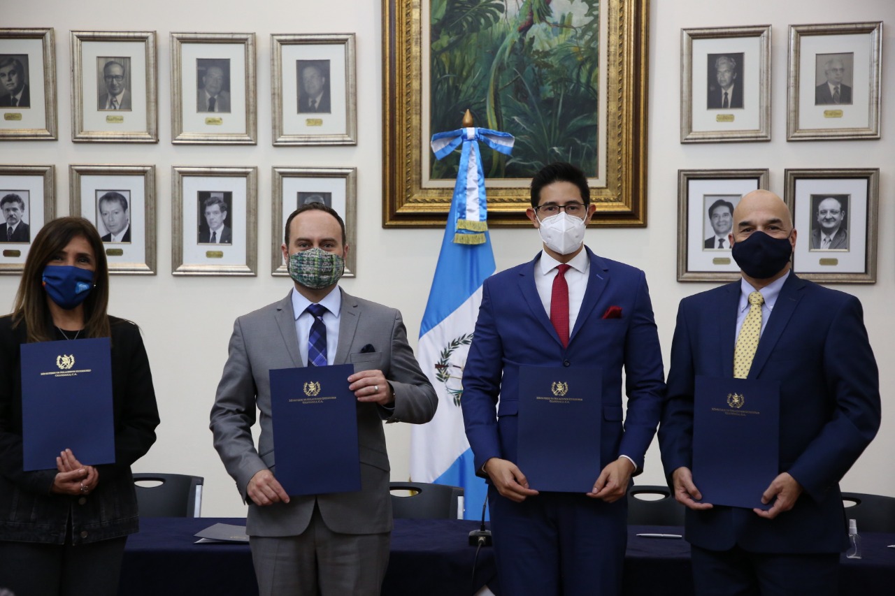 Firman convenio para capacitar a funcionarios de Relaciones Exteriores