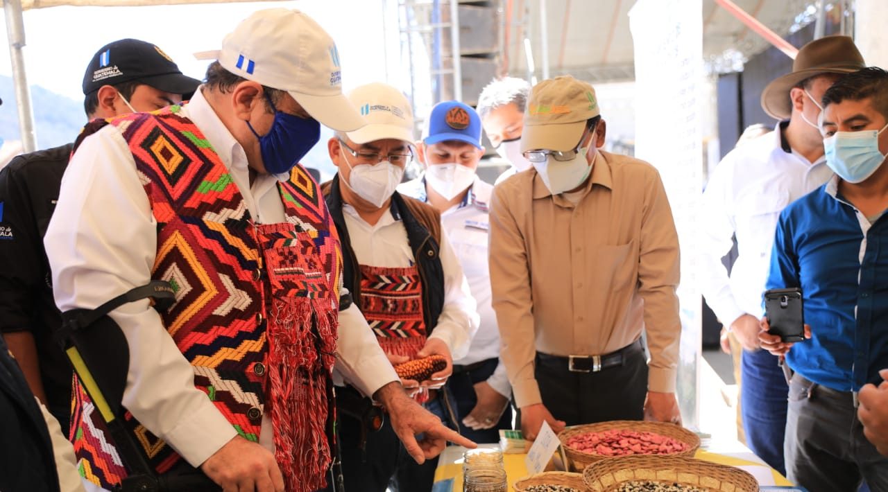 Extensionistas rurales comprometidos con prácticas de producción agrícola y del hogar