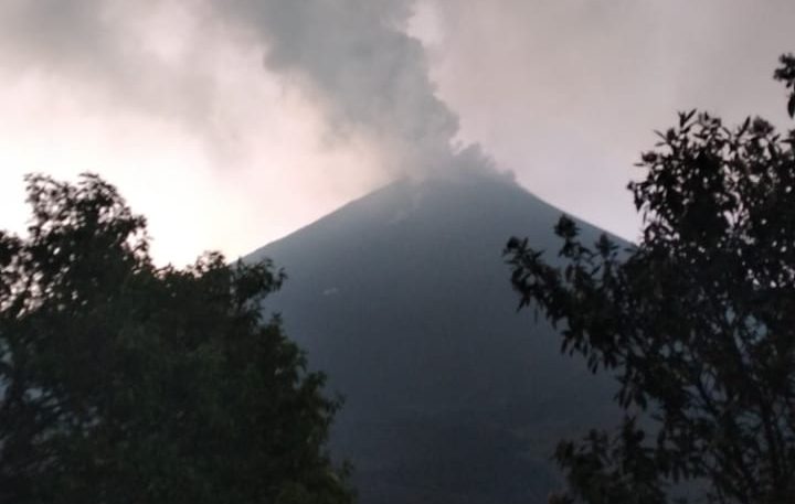 Reportan caída de ceniza en sectores aledaños al volcán de Pacaya
