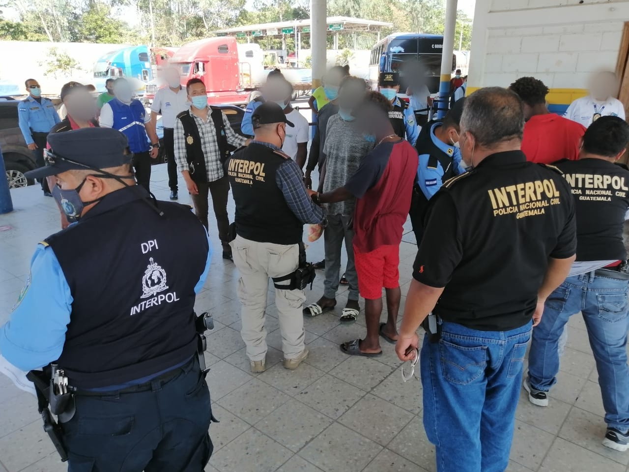 Guatemala expulsa a presuntos integrantes de pandilla beliceña