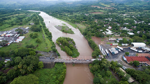 Guatemala y El Salvador acuerdan construcción de dos puentes en sus fronteras