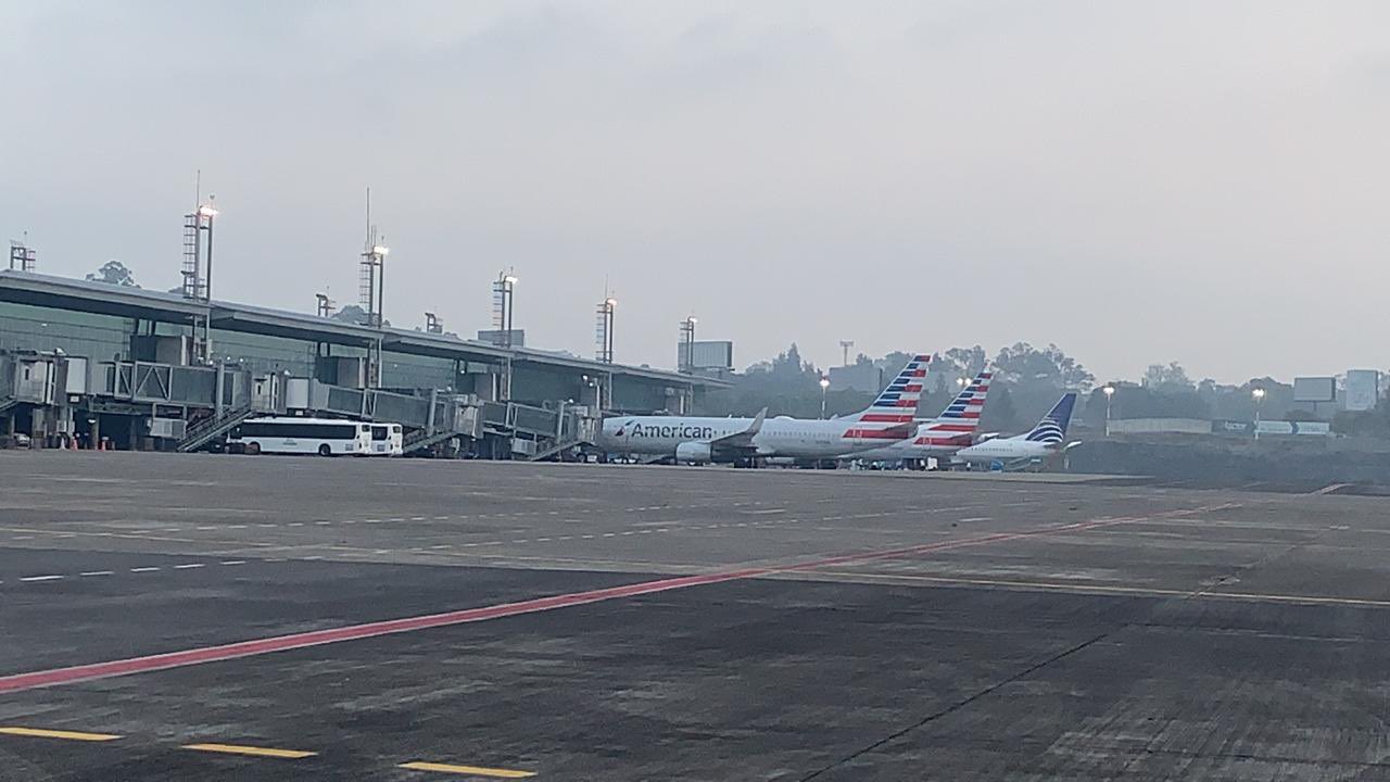 Aeropuerto Internacional La Aurora reanuda operaciones aéreas
