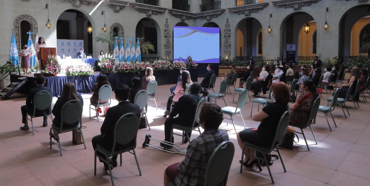 Veinticinco mujeres guatemaltecas reciben Orden de Excelencia Laboral