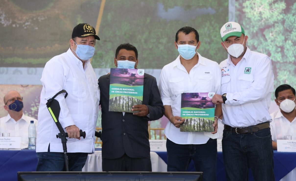 Jornada presidencial: Concesiones forestales continuarán por 25 años en Petén