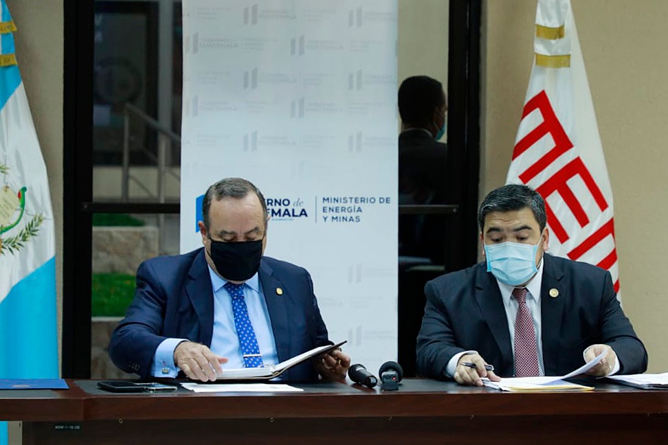 Presidente Giammattei reunido con titular del MEM