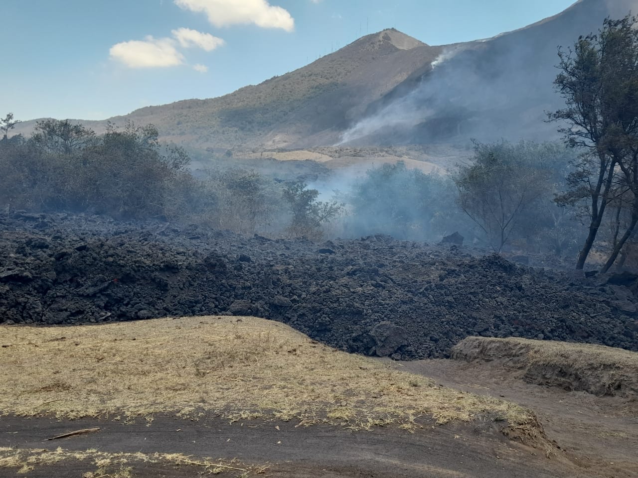 Implementarán medidas en comunidades de Escuintla ante riesgo de erupción del volcán de Pacaya