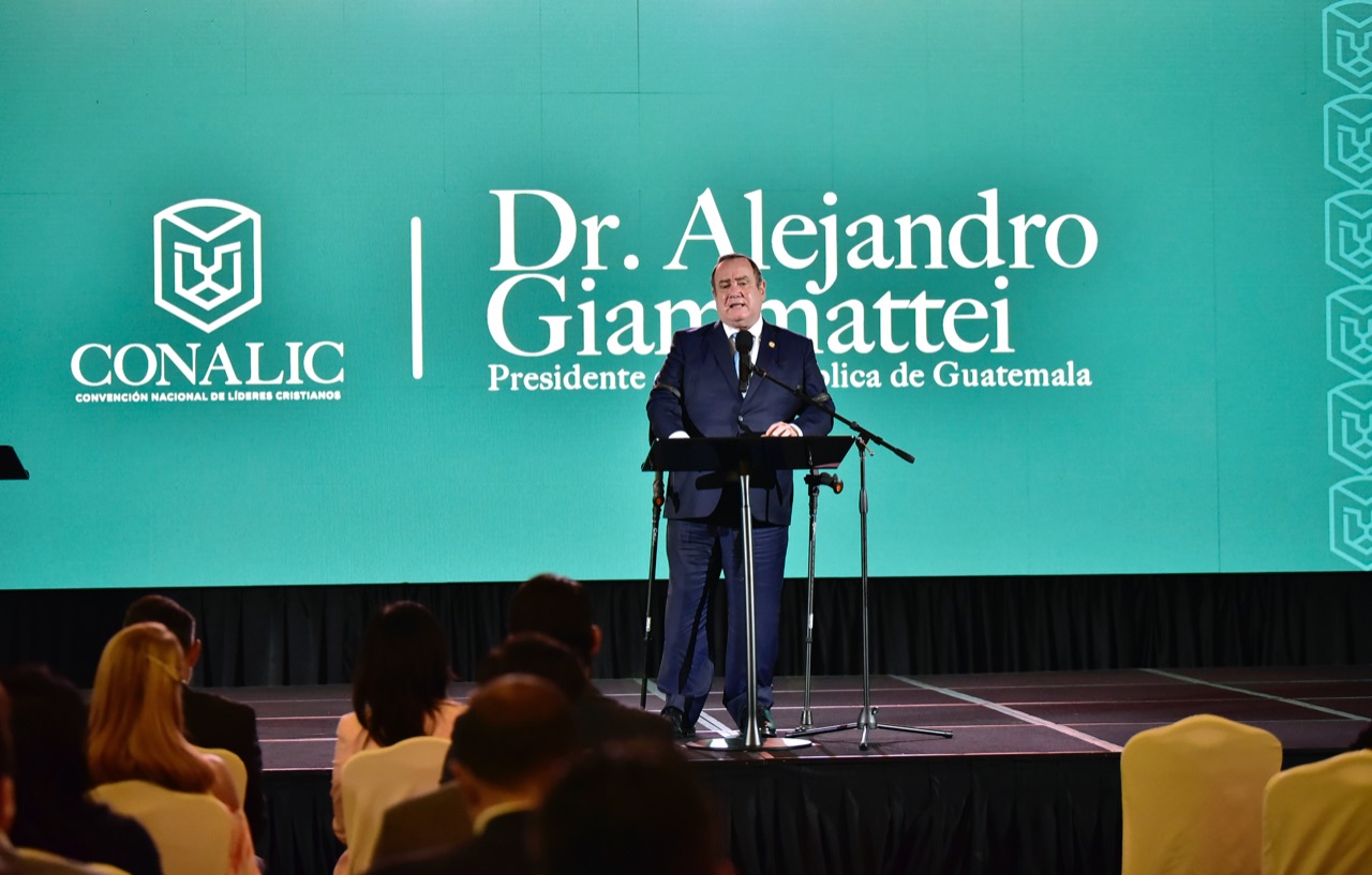 Presidente participa en la primera Convención Nacional de Líderes Cristianos