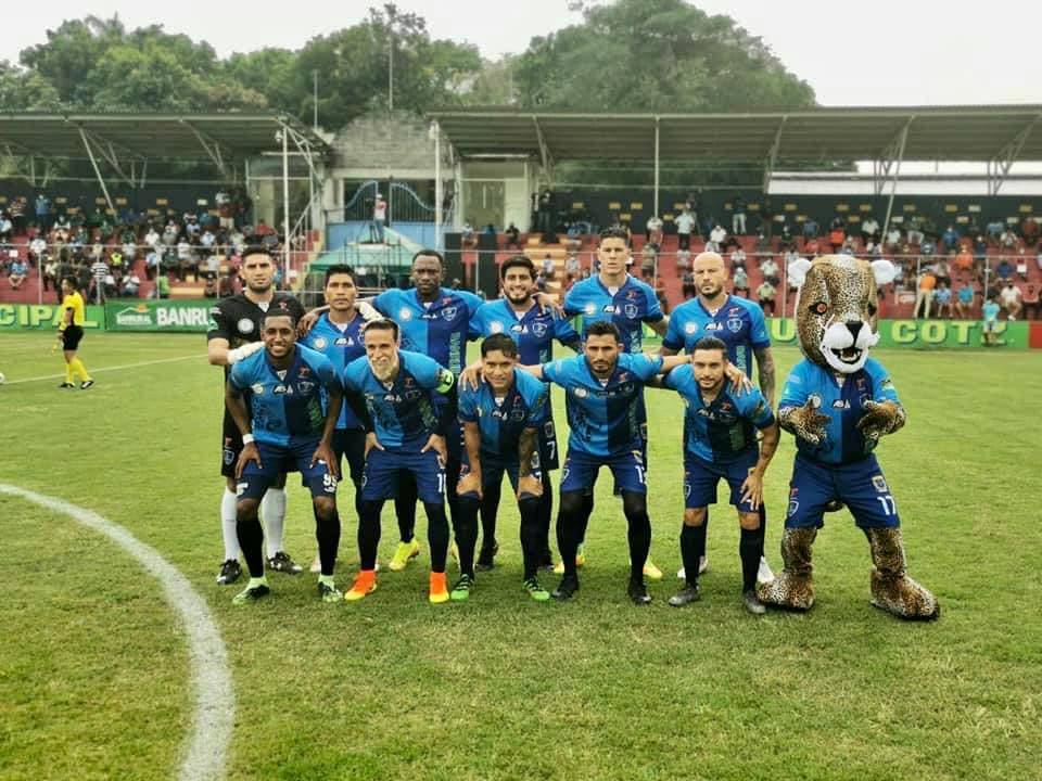Aficionados del Santa Lucía Cotzumalguapa regresan al estadio