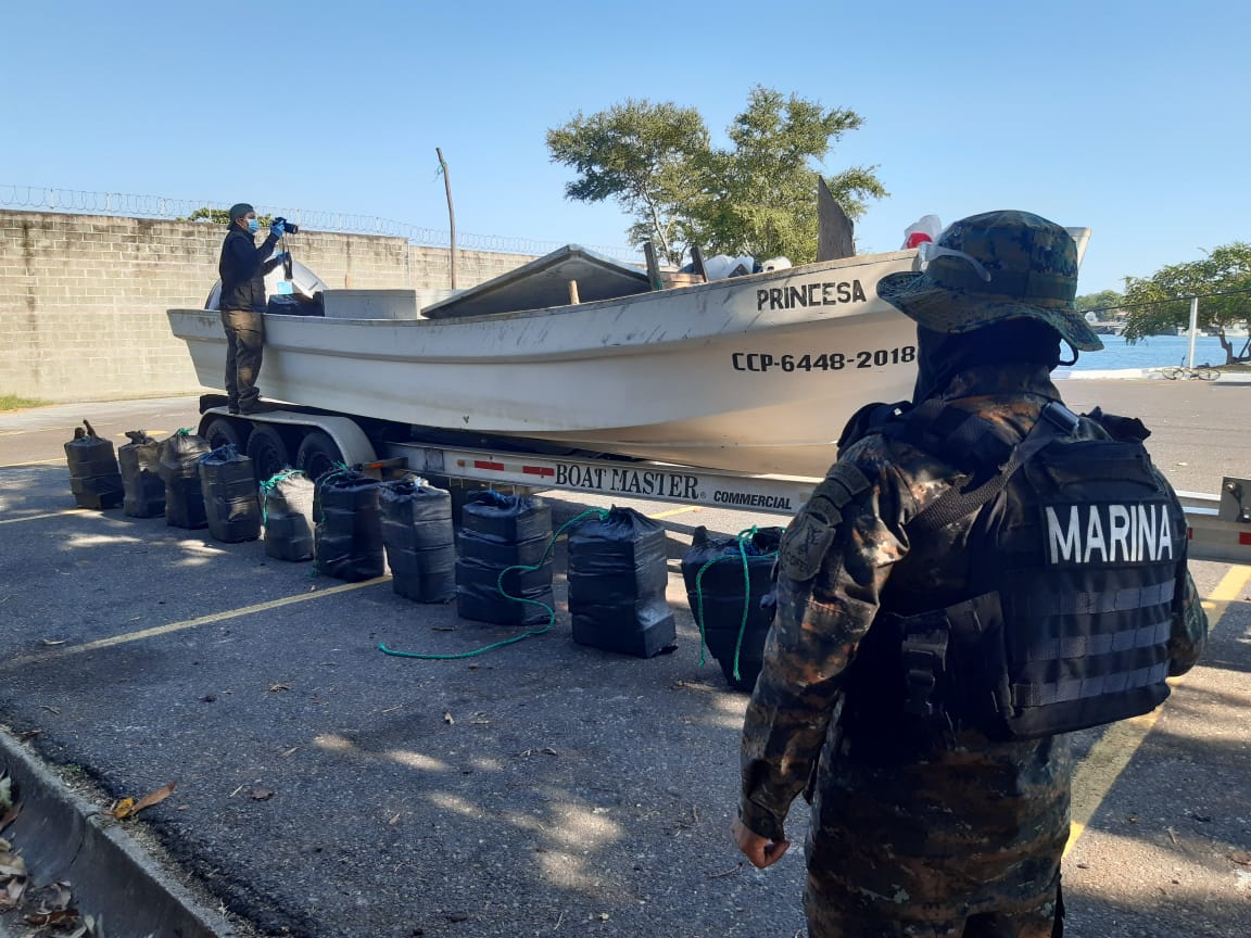 Realizan conteo de cocaína localizada en aguas del Pacífico