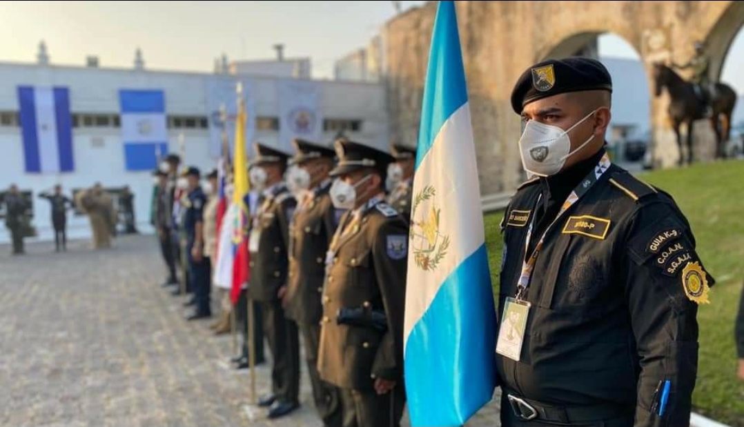 Capacitan a agentes antinarcóticos en tácticas K-9 en México