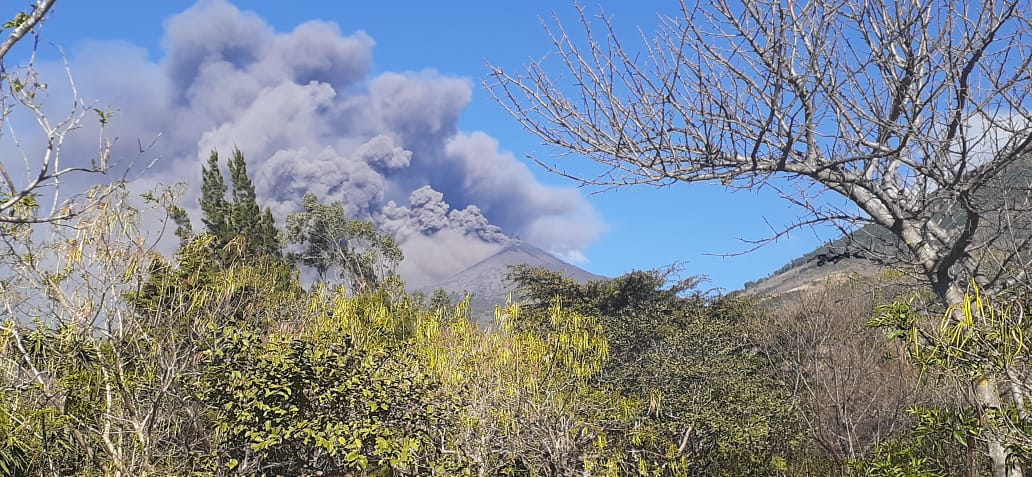 Conred alerta por explosiones en volcán de Pacaya