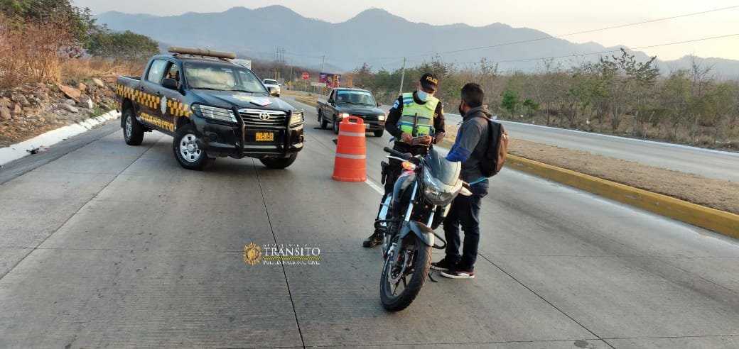 Tránsito de la PNC impone 231 remisiones el fin de semana en puestos de control