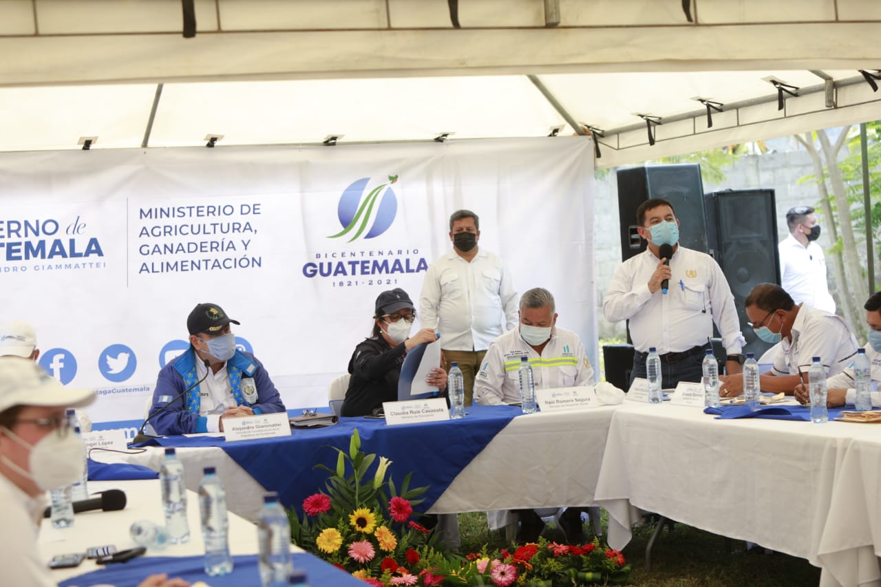 Funcionarios del Ejecutivo visitan área del Polochic para priorizar proyectos rurales
