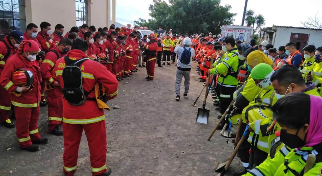 Jornada presidencial: Mandatario agradece al personal que trabaja para sofocar el incendio en el volcán Atitlán
