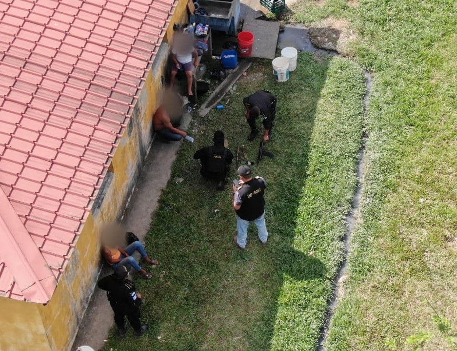 Recuperación y Control: PNC localiza armas de fuego, jade y cigarros de contrabando en Izabal