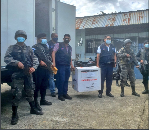 Ejército custodia el traslado de las vacunas contra el coronavirus