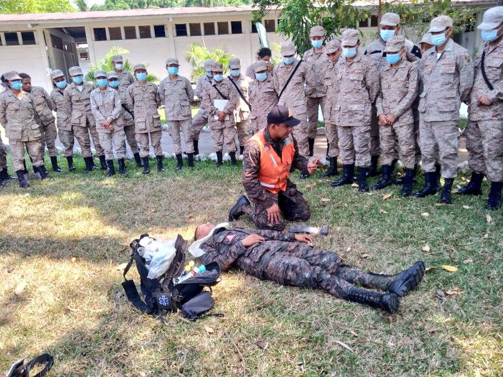 Reservistas militares reciben capacitaciones en técnicas de primeros auxilios