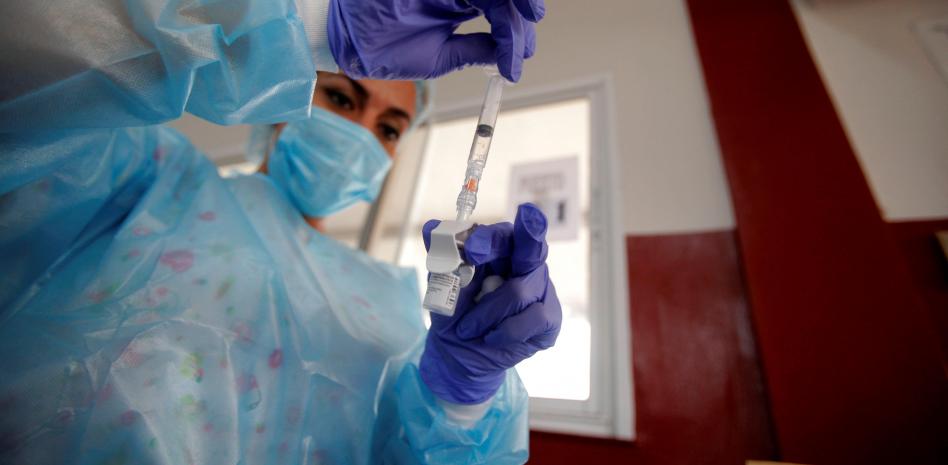 La OMS recomienda seguir inmunización contra el COVID-19 con AstraZeneca