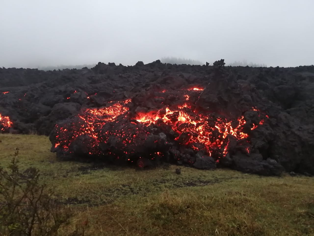 Conred destaca planes de prevención ante flujo del volcán de Pacaya